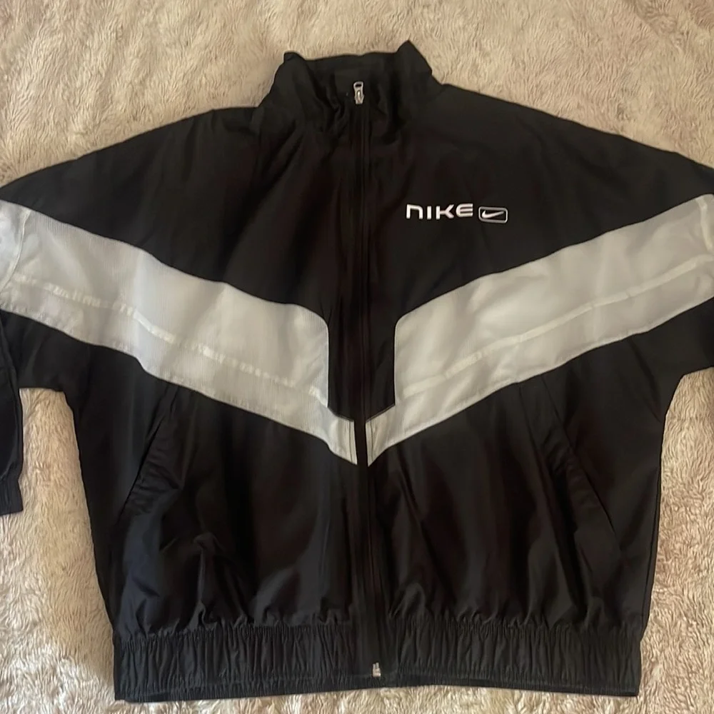 Nike Sportswear Essential - Picture 2 of 8